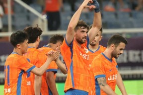 英超常规赛爆出冷门！北京首钢爆冷山东泰山，争冠形势突变(英超为何爆冷最多)